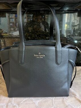 Kate Spade Dumpling Medium
Tote, Black